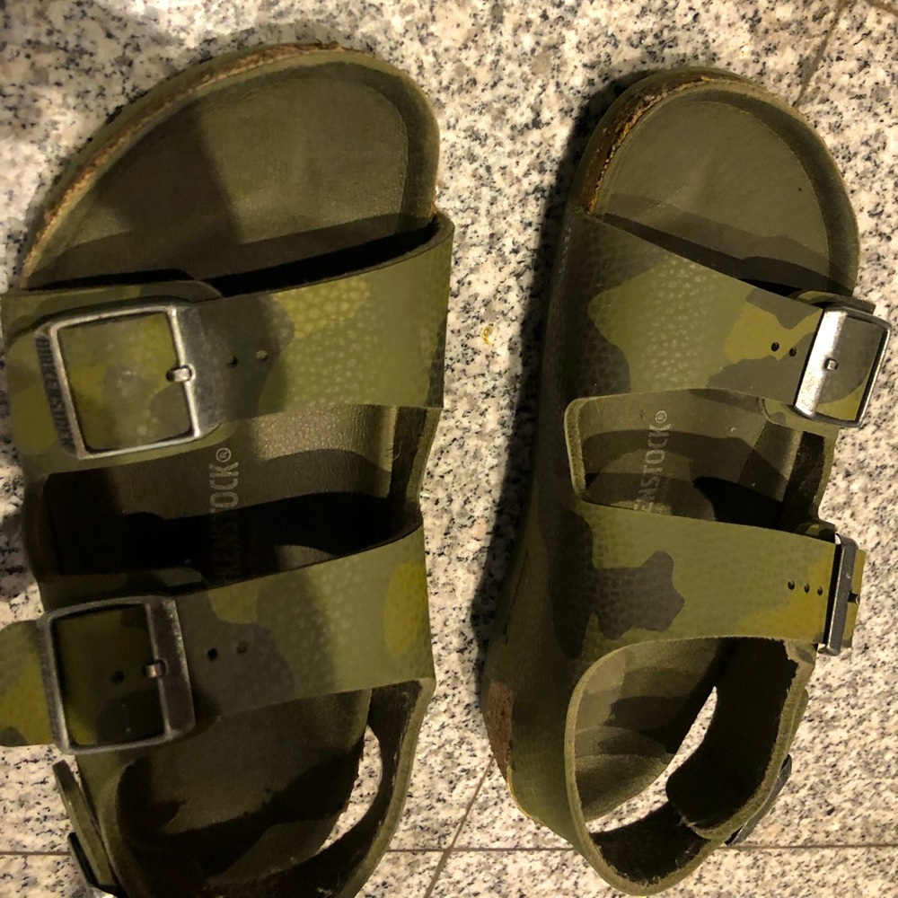 Birkenstock kids unisex sandals with back strap Size EU 34